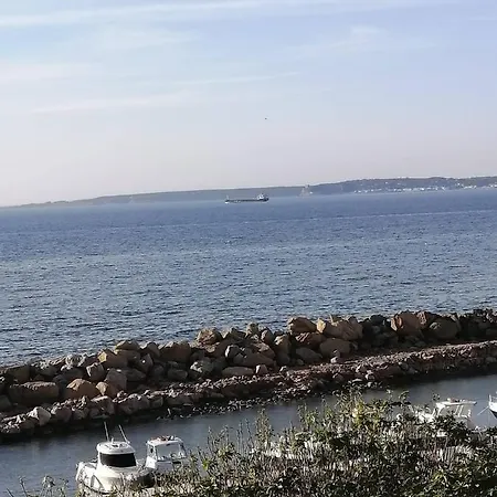 Lo Scoglio Гостевой дом *